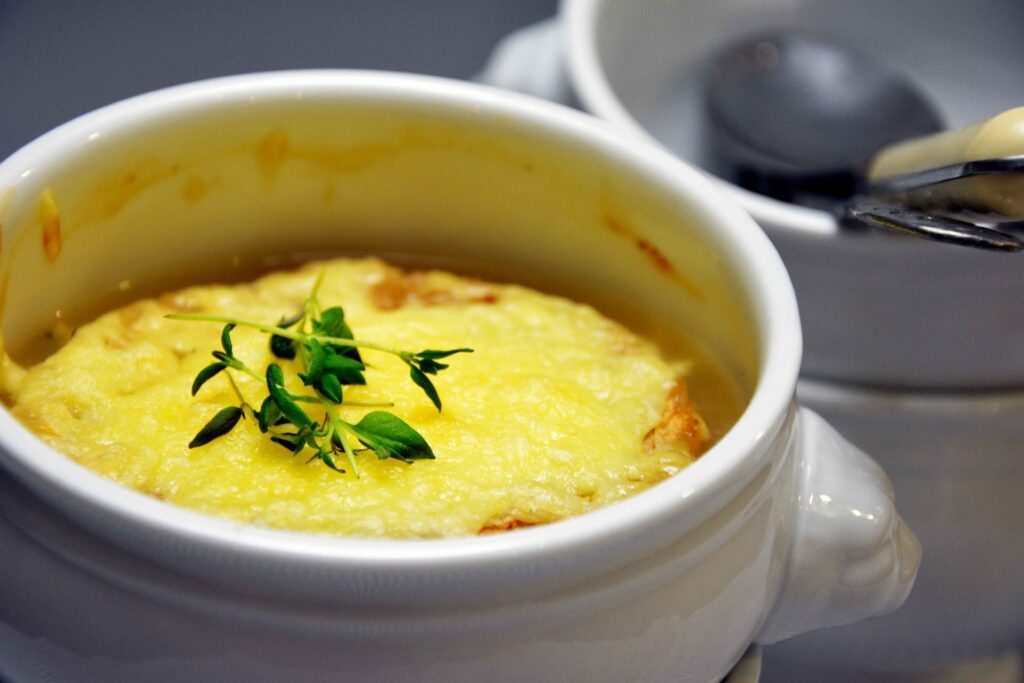 zupa cebulowa według francuskiego przepisu