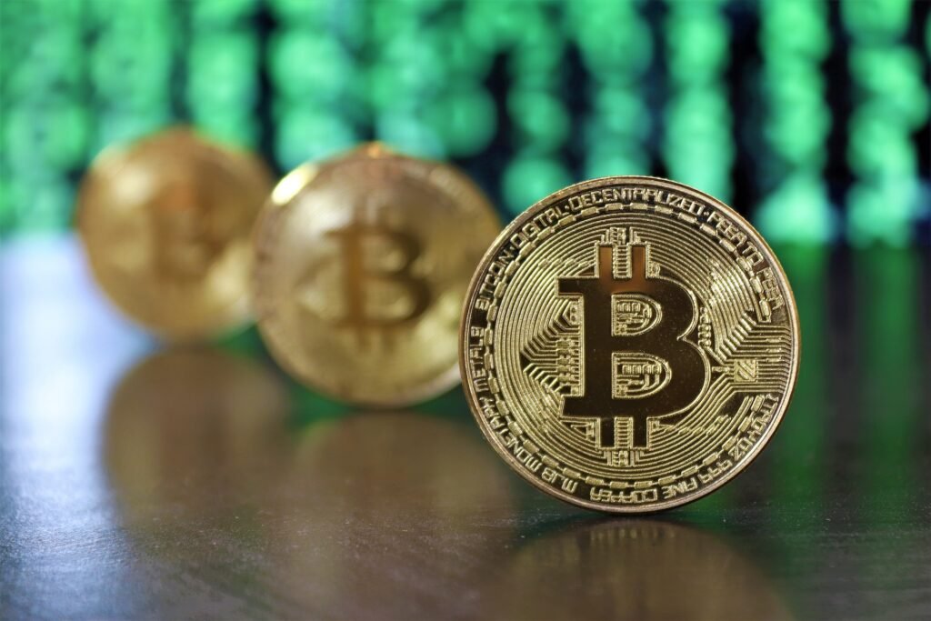 Bitcoin na tę chwilę bardziej odporny niż akcje