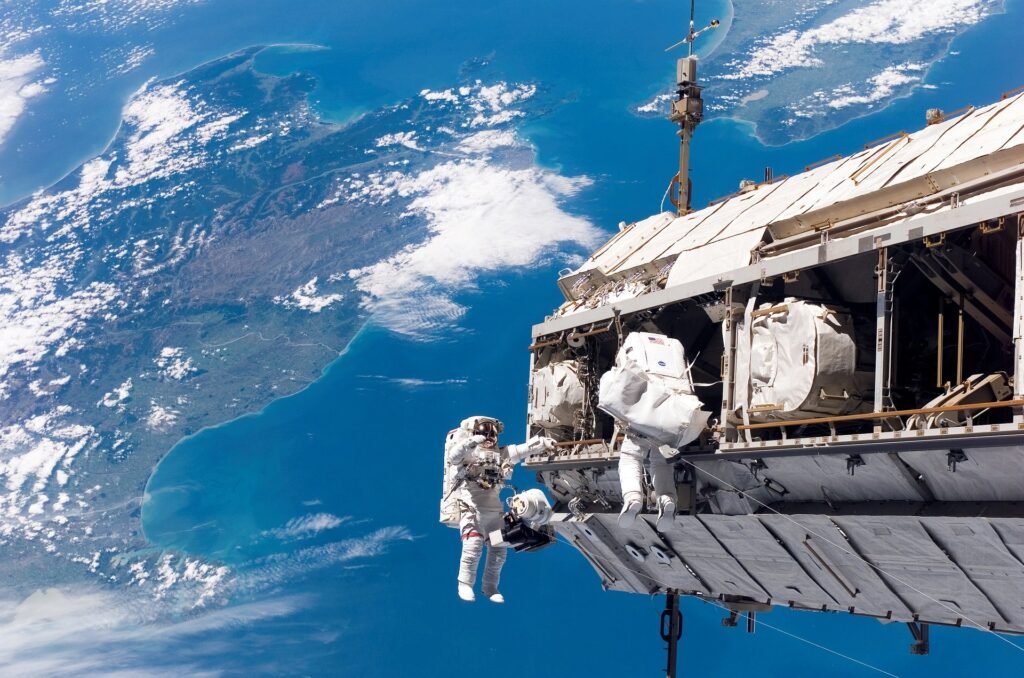 SpaceX dostarczył czteroosobową załogę na ISS
