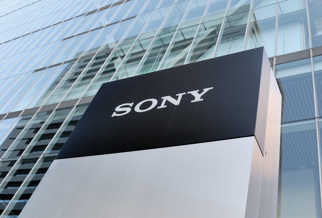 W nadchodzących miesiącach Sony Group Inc. będzie przygotowywać się do rozszerzenia oferty gier w chmurze, starając się wejść na rynek gier niekoniecznie związany z konsolami. Firma dostrzega ogromny potencjał na rynku urządzeń mobilnych.