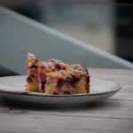 Czas na lekkie owocowe ciasto. Przedstawiamy przepis na pleśniak