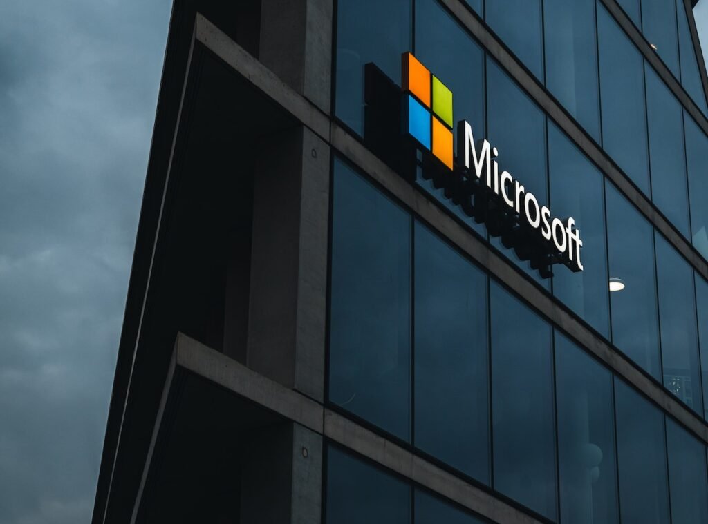 Microsoft rekordowo zyskuje na giełdzie dzięki perspektywie dla sztucznej inteligencji