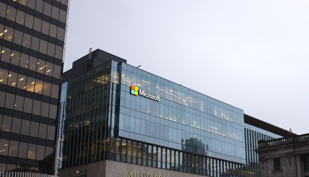 Microsoft zwiększa przewagę nad Alphabet i koncentruje się na OpenAI