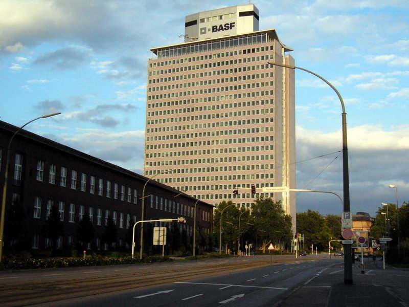 Firma BASF z optymizmem patrzy w przyszłość, jednak planuje cięcia