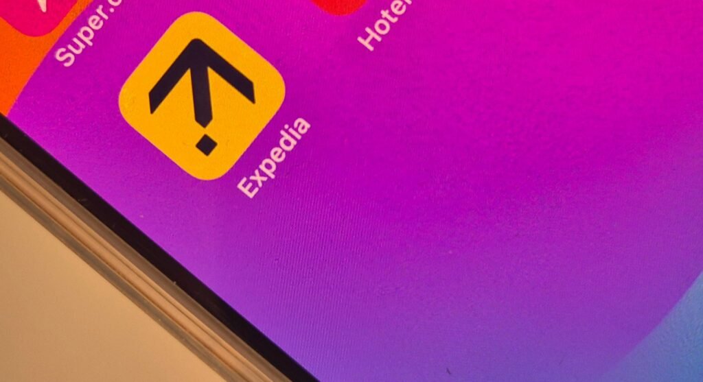 Expedia przeprowadzi restrukturyzację i zwolni około 9% siły roboczej w odpowiedzi na wyzwania rynkowe