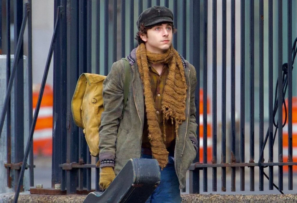 Timothée Chalamet jako Bob Dylan w filmie A Complete Unknown. Pojawiły się pierwsze zdjęcia z planu