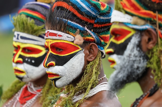 Papua Nowa Gwinea. Kolorowa mieszanka kultur i przygód