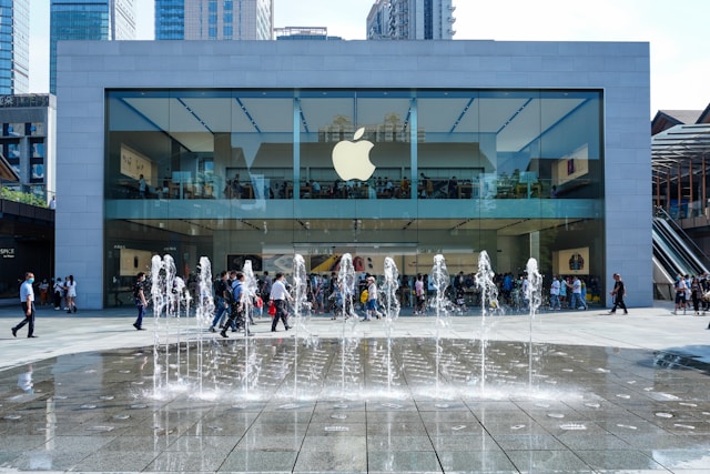 Spadek sprzedaży iPhone'a w Chinach o 19%. Analiza i perspektywy firmy Apple, a także nowego lidera