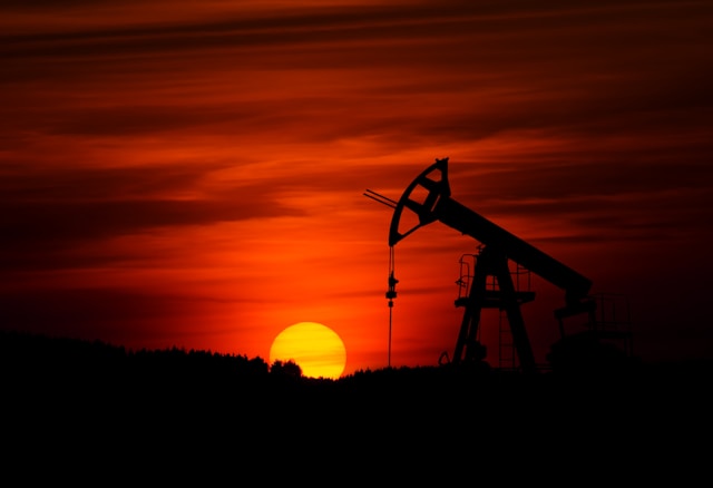 Globalne ceny ropy naftowej i dalsze perspektywy. Obraz rynku przez pryzmat ograniczeń OPEC+ i popytu w Azji