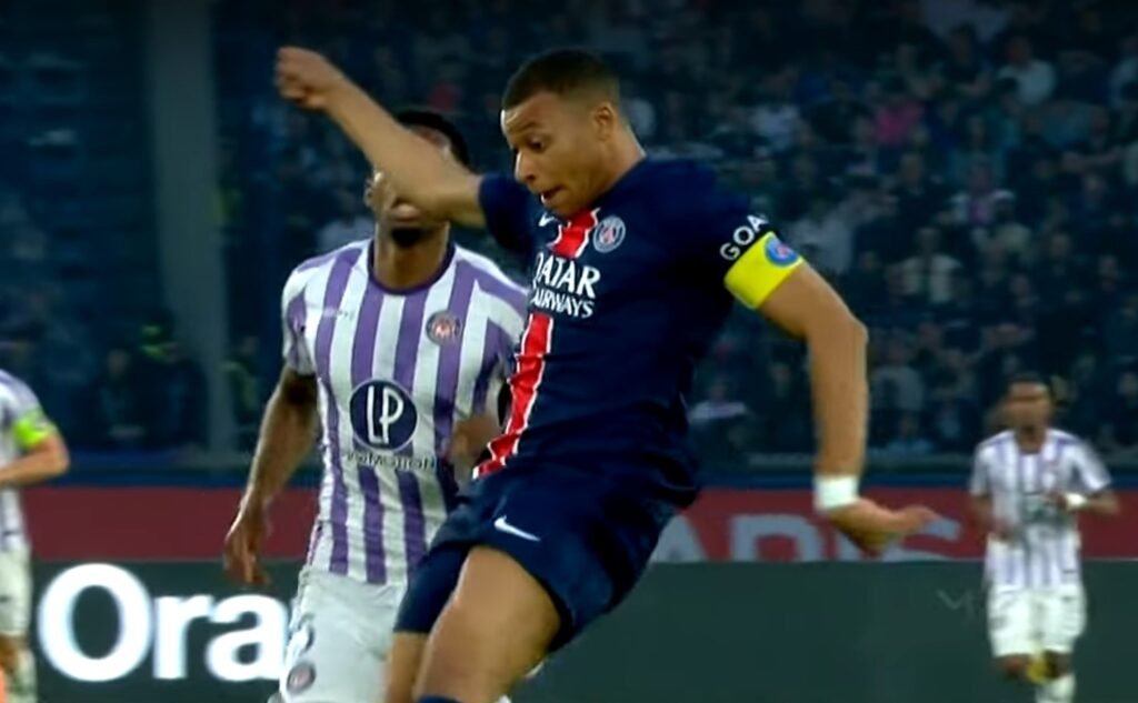 Kylian Mbappe podpisuje kontrakt z Realem Madryt