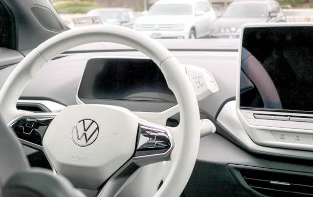 Volkswagen inwestuje w Riviana. W planach walka o nowy rynek