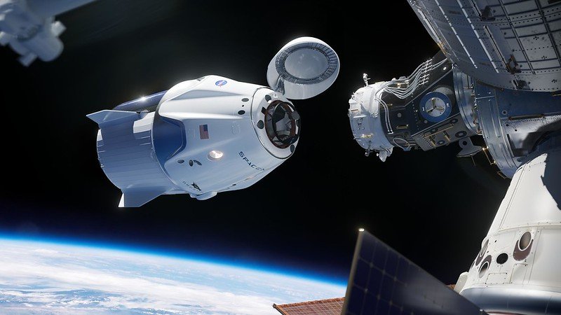 Kapsuła SpaceX, która ma zabrać uwięzionych astronautów zadokowała do stacji kosmicznej