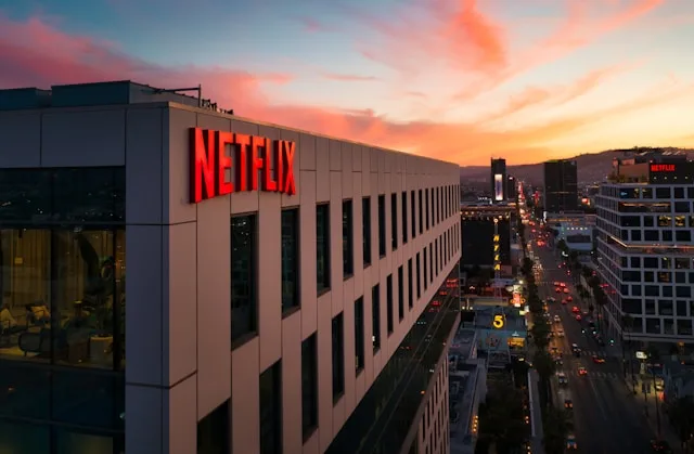 Netflix zyskuje nowych abonentów, akcje firmy w górę