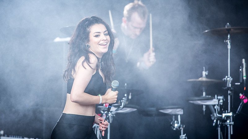 Orange Warsaw Festival 2025: Powrót w wielkim stylu z Charli xcx