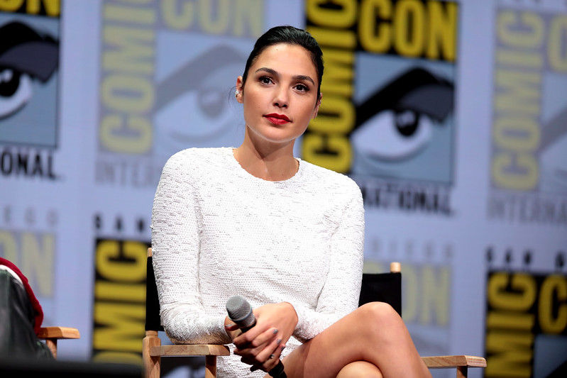 Gal Gadot z gwiazdą w Hollywoodzkiej Alei Sławy. Uroczystość w cieniu protestów