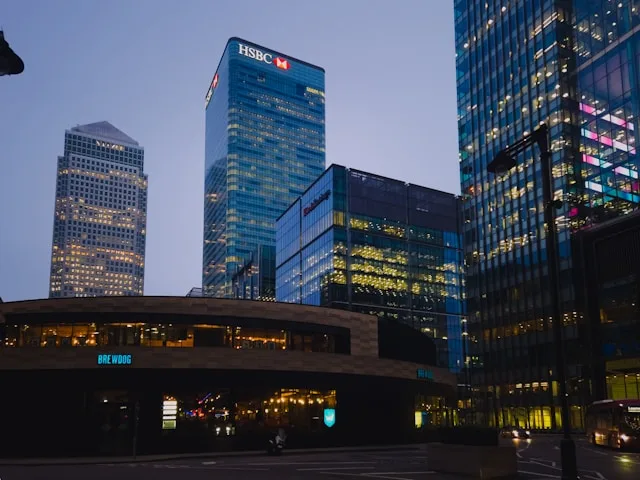 HSBC stawia na Europę. Zmiana ratingów akcji w odpowiedzi na niepewność rynkową w USA