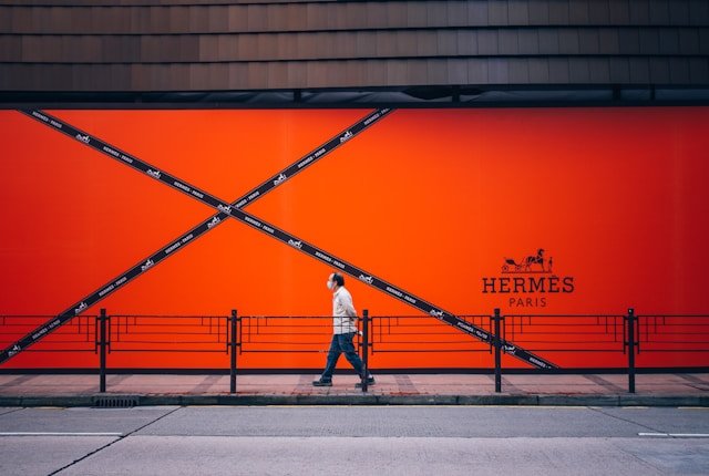 Hermès detronizuje LVMH pomimo spadku popytu w Chinach
