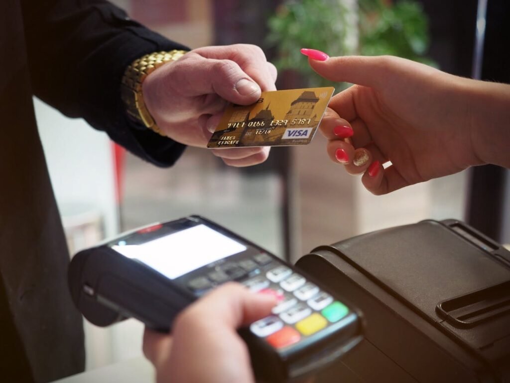 Święta Wielkanocne na miarę portfela. Jak Polacy planują zakupy w 2025 roku?