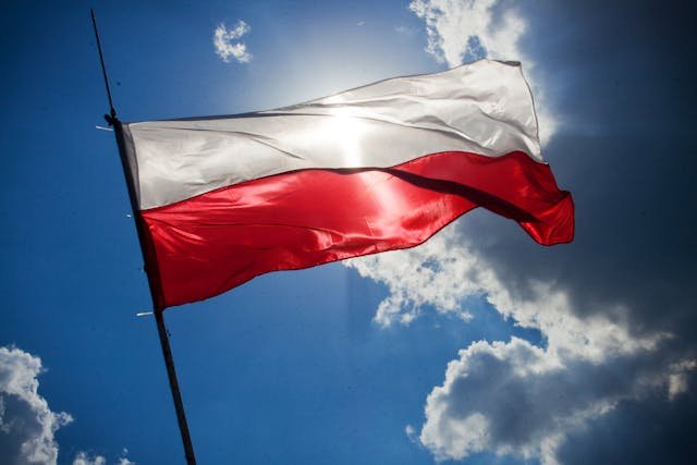 Żałoba narodowa 26 kwietnia 2025 r. – co wolno, a czego nie wolno tego dnia?