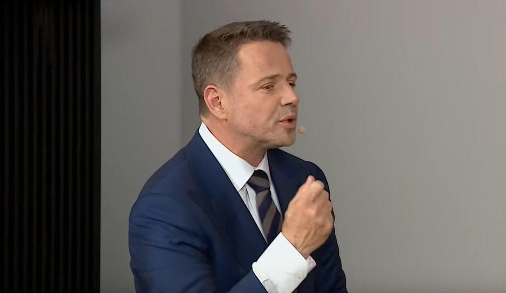 Rafał Trzaskowski u Mentzena: Nie podpisał „Ósemki”, ale było show. Oglądalność wystrzeliła