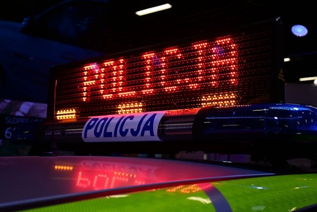 Uwaga na oszustów! Policja ostrzega przed fałszywymi funkcjonariuszami