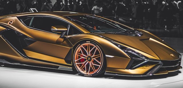 Lamborghini odnotowuje 29,6% wzrost przychodów w I kwartale. Zyski napędzają hybrydy Revuelto i Urus SE