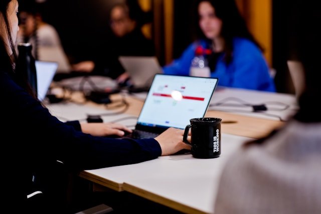 Bieżące trendy i technologie wspierające pracę z domu