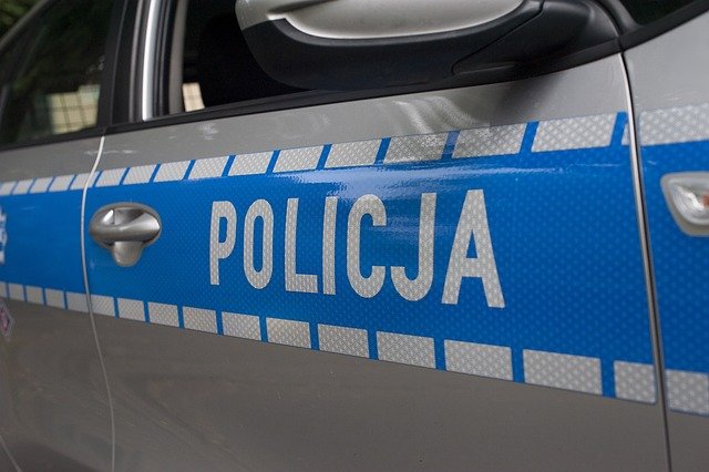 Atak na uczelni w Warszawie. Wykładowca uderzony tępym narzędziem trafił do szpitala