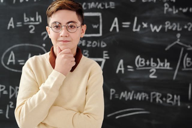 Matura z matematyki 2025 rozszerzona – co może zaskoczyć uczniów? Podstawa programowa i arkusze CKE