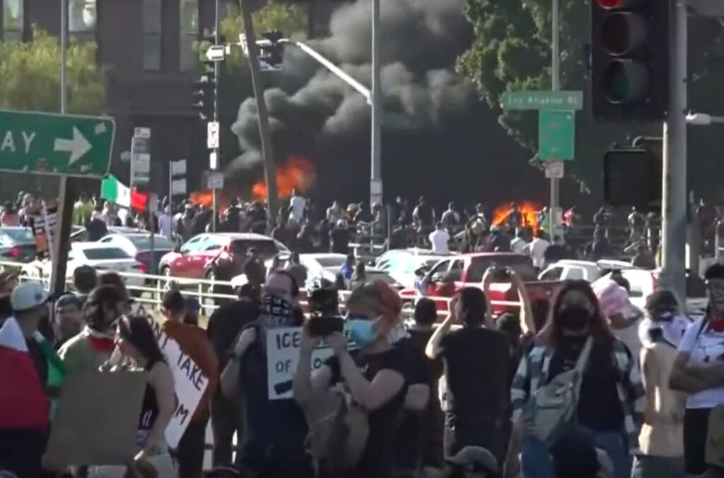 Los Angeles płonie! Zamieszki po nalotach ICE, Trump wysyła wojsko bez zgody Newsoma