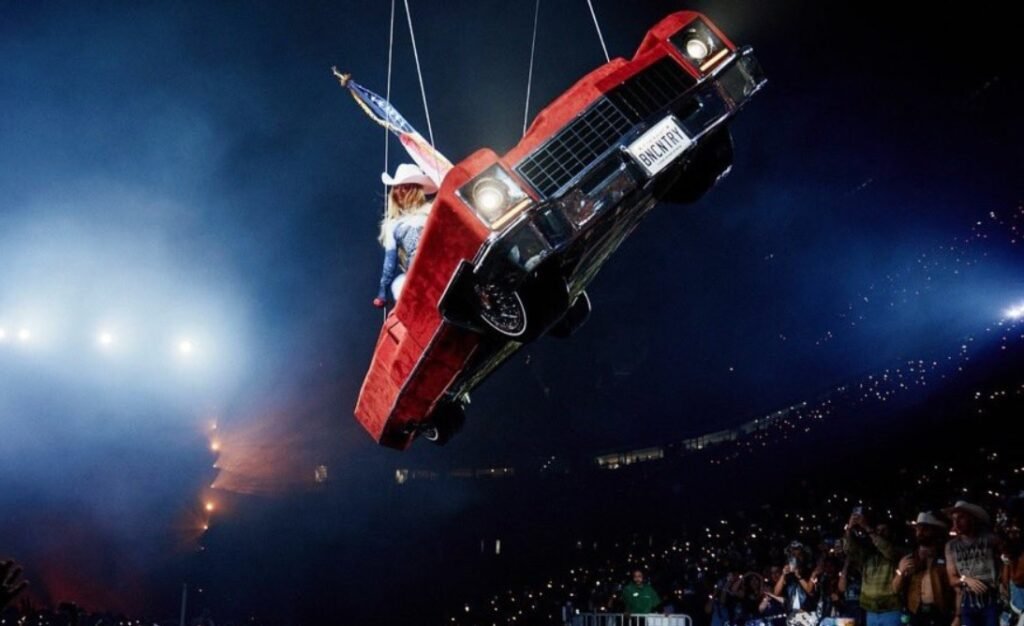 Beyoncé o krok od tragedii na koncercie w Houston! Latający samochód mógł spaść z ogromnej wysokości