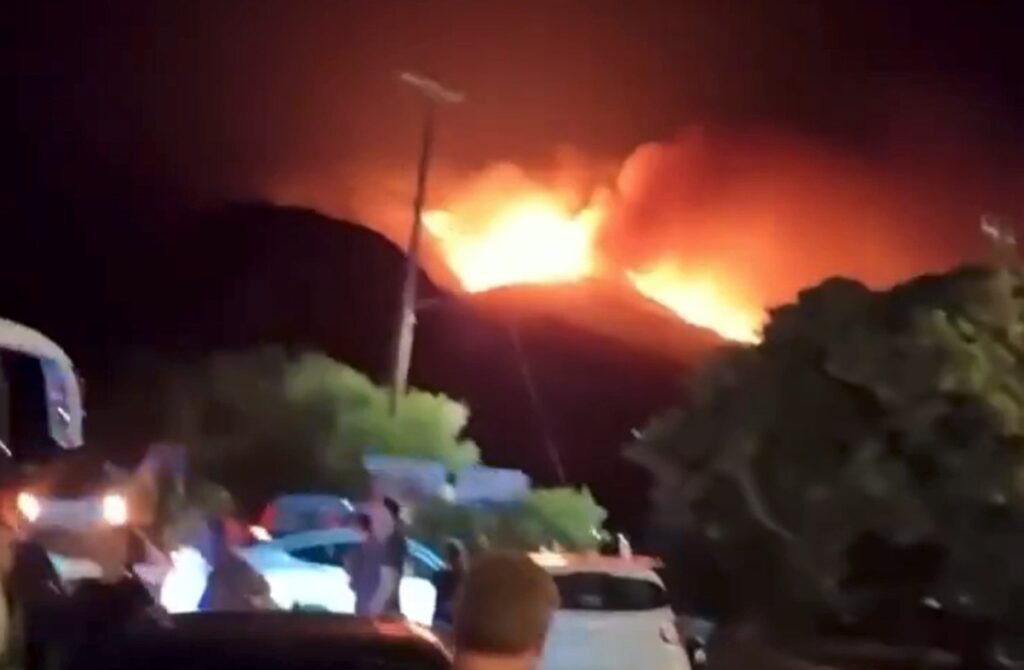 Kreta płonie! Ewakuacje hoteli i plaż – dramatyczne sceny na oczach turystów