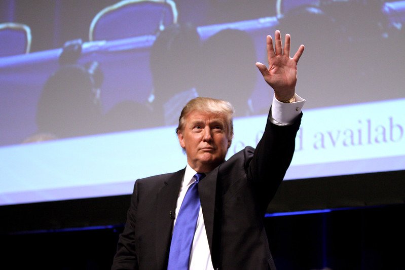 UE w oczekiwaniu na list Trumpa w sprawie nowych ceł w czasie gdy napięcia handlowe eskalują