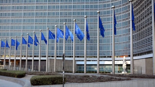 UE staje w obliczu presji: Czy egzekwowanie AI Act zostanie opóźnione?