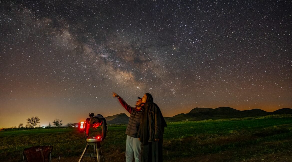 Listopad pod znakiem przemian – astrologiczne prognozy dla wszystkich znaków zodiaku