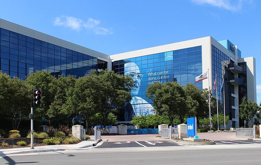 Oczekiwania kontra rzeczywistość. Dlaczego ograniczenia podaży uderzyły w wycenę Intela