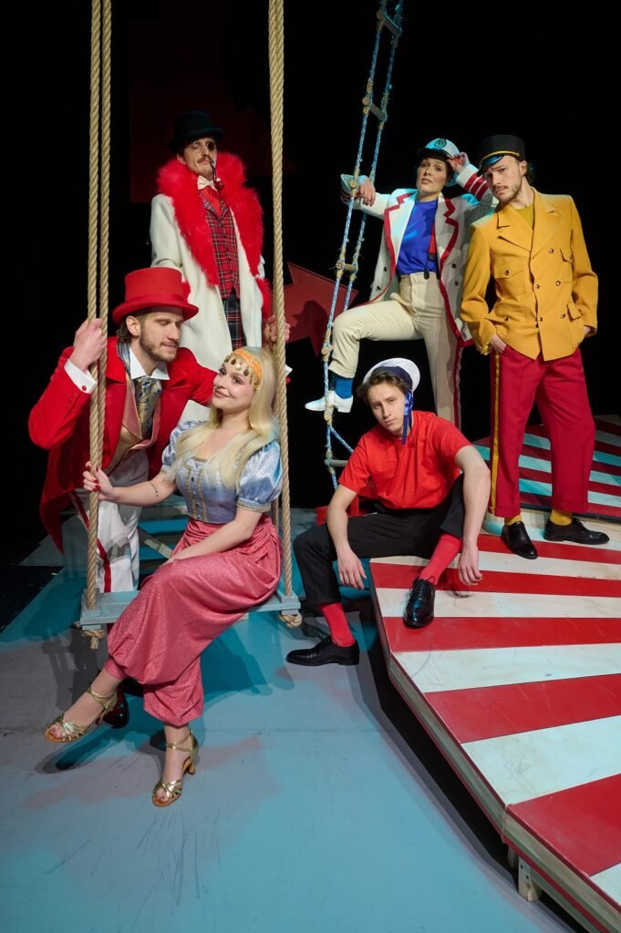 W 80 dni dookoła świata. Tam i z powrotem. Teatralna podróż przez kontynenty